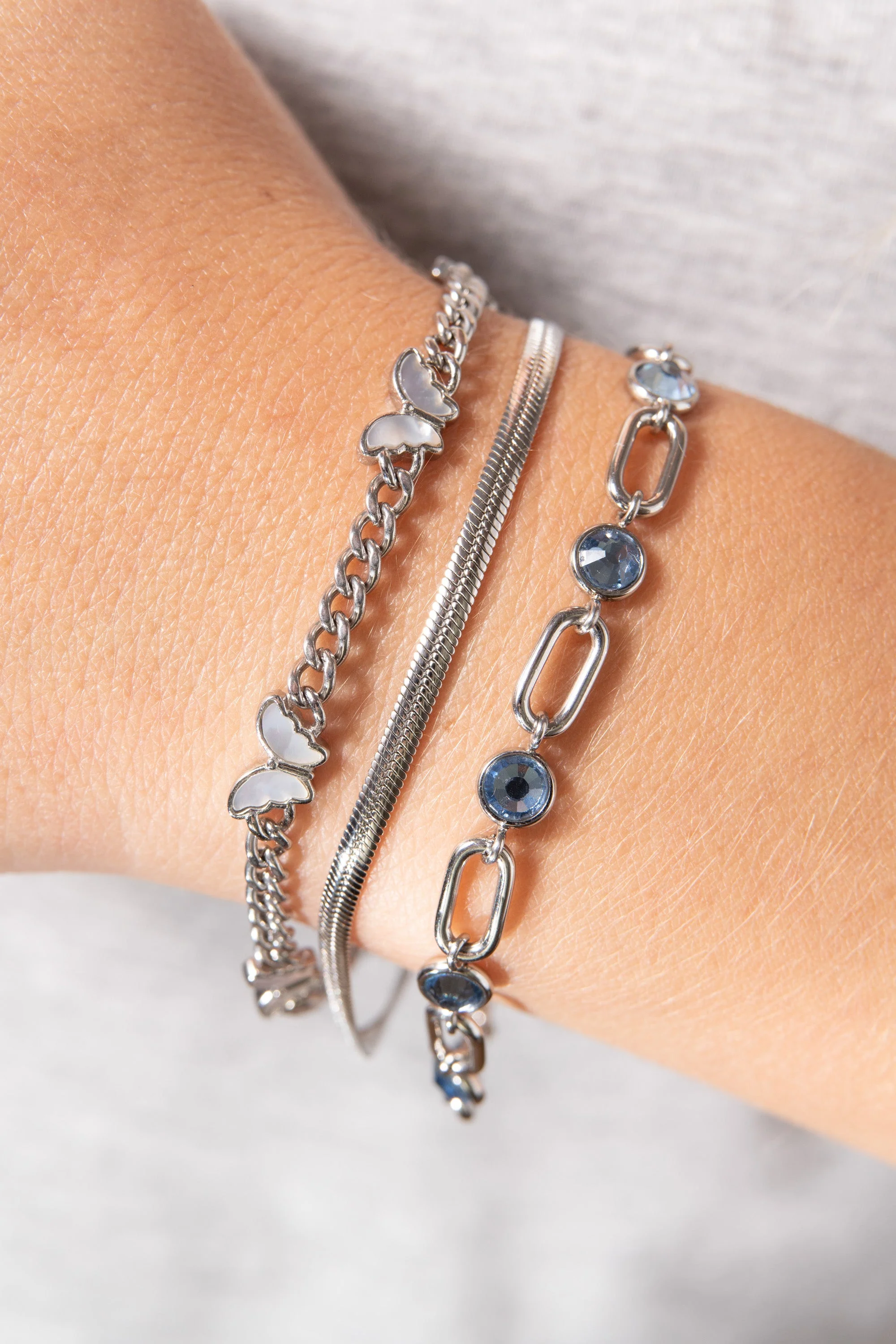 Butterfly Curb Chain Bracelet - Image 4