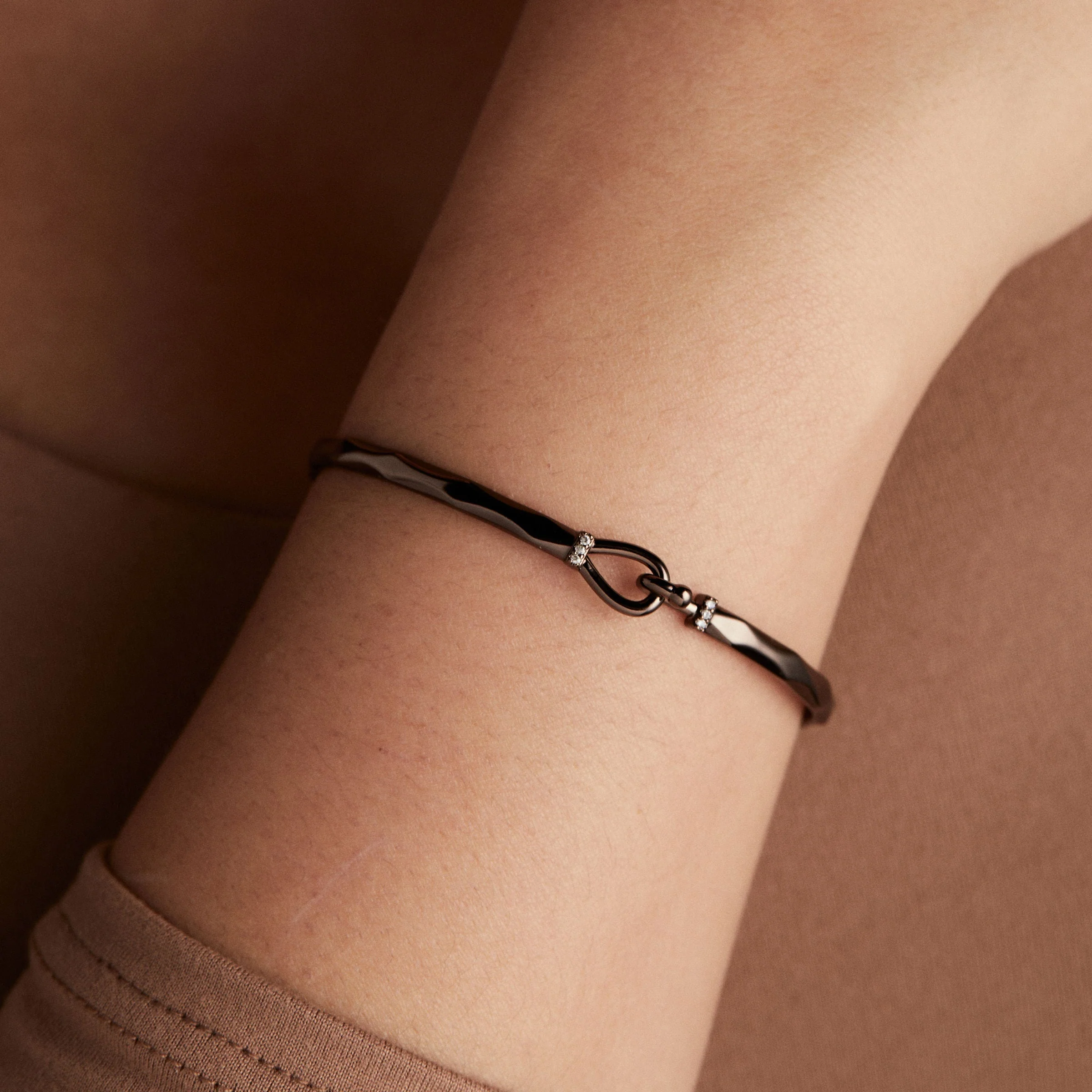Faceted Hook Tension Bracelet - Image 4