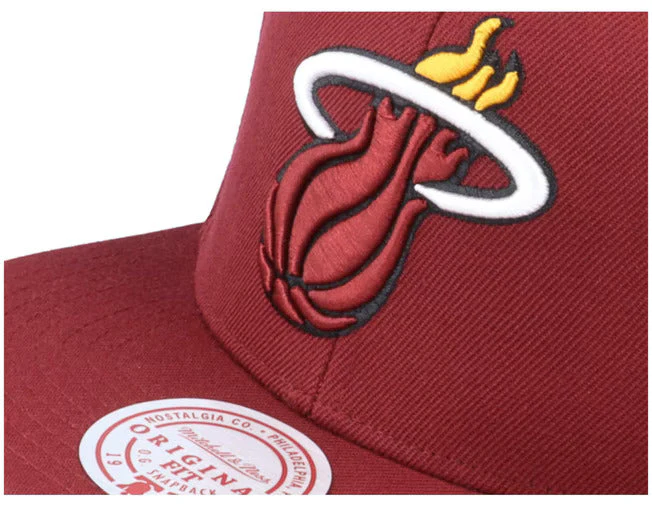 Men's Mitchell & Ness NBA Core Basic Snapback Heat - Maroon - Image 4