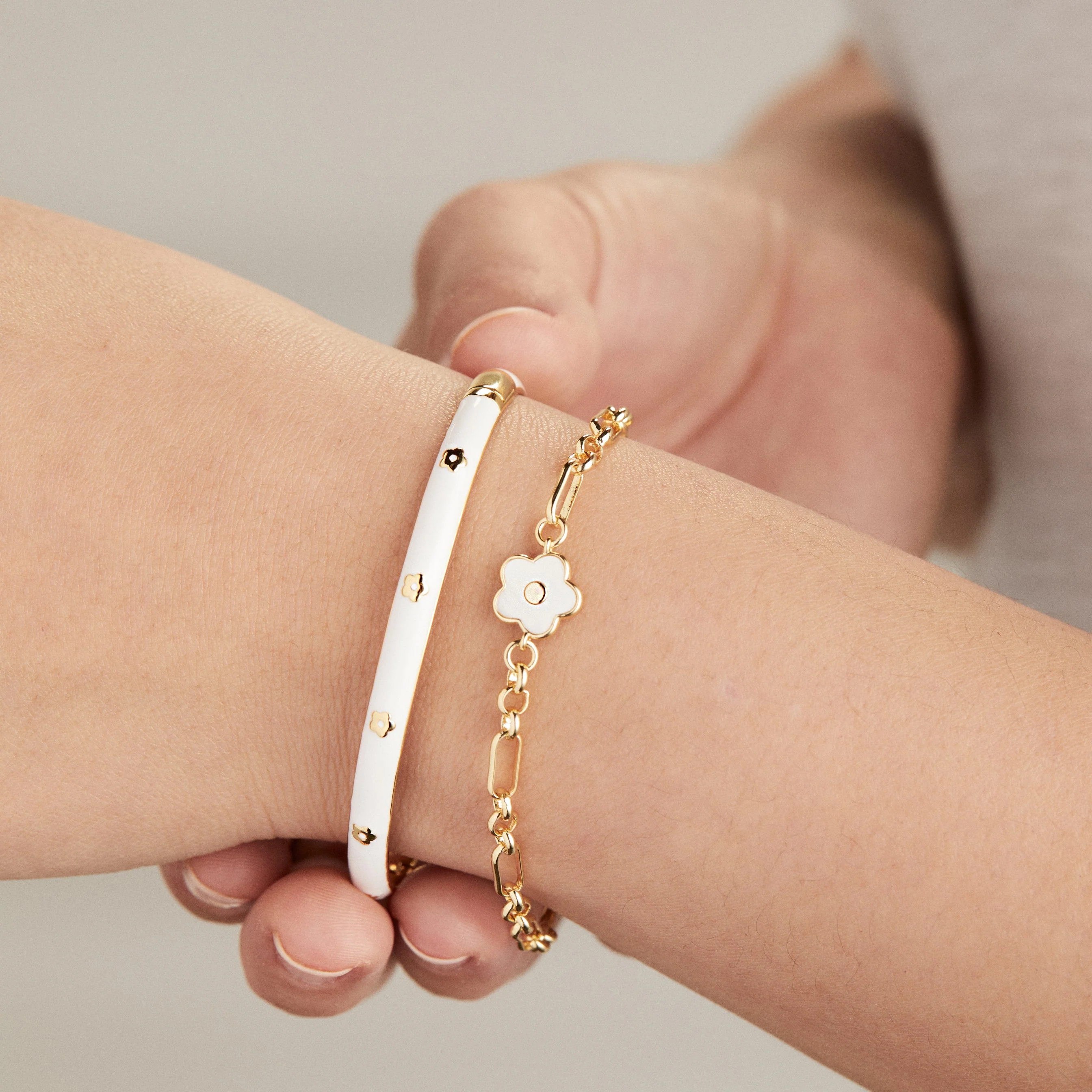 Mother Of Pearl Daisy Charm Chain Bracelet - Image 3